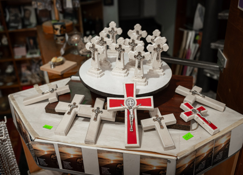 Fotografija 9 - Časna Hilda radi u samostanskoj suvenirnici