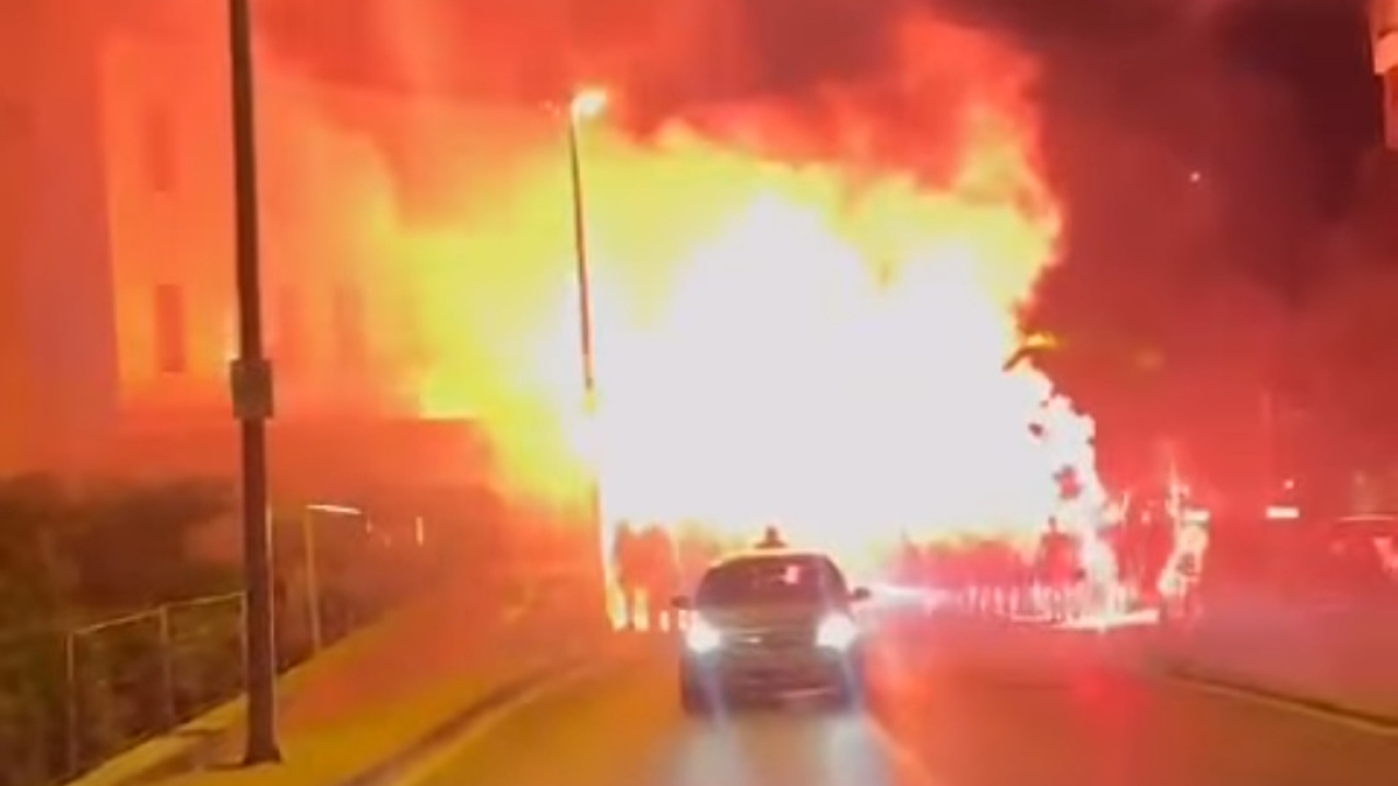 Šibenska policija istražuje sinoćnje nerede u središtu grada: Koristilo se dosta pirotehnike, ozlijeđenih nema