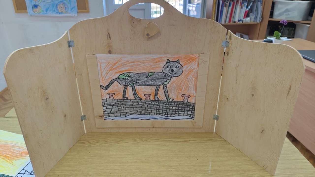 Marijana je učiteljica u školi na Zlarinu koja najesen ostaje prazna, a ona postaje tehnološki višak