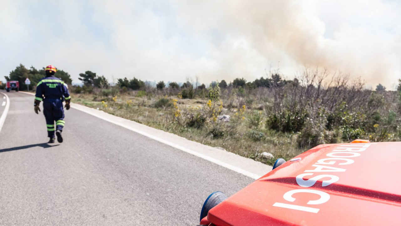 Požar u Gaćelezima: 38 vatrogasaca i zračne snage uspješno ga lokalizirali