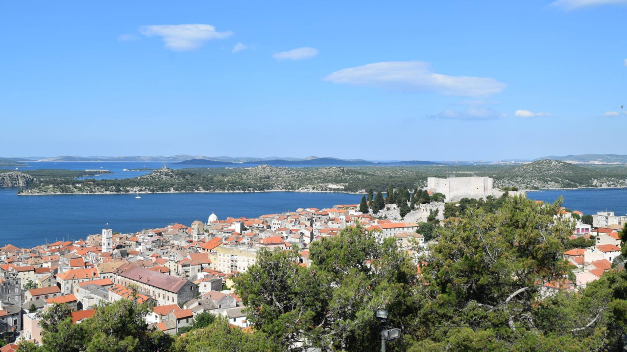 Danas sunčano i vruće, temperature do 34 °C