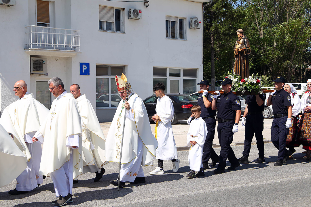 Biskup Rogić predvodio misno slavlje u Kninu povodom blagdana sv. Ante Padovanskog