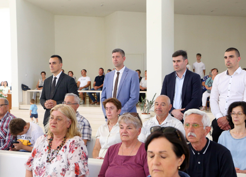 Fotografija 10 - Biskup Rogić predvodio misno slavlje u Kninu povodom blagdana sv. Ante Padovanskog