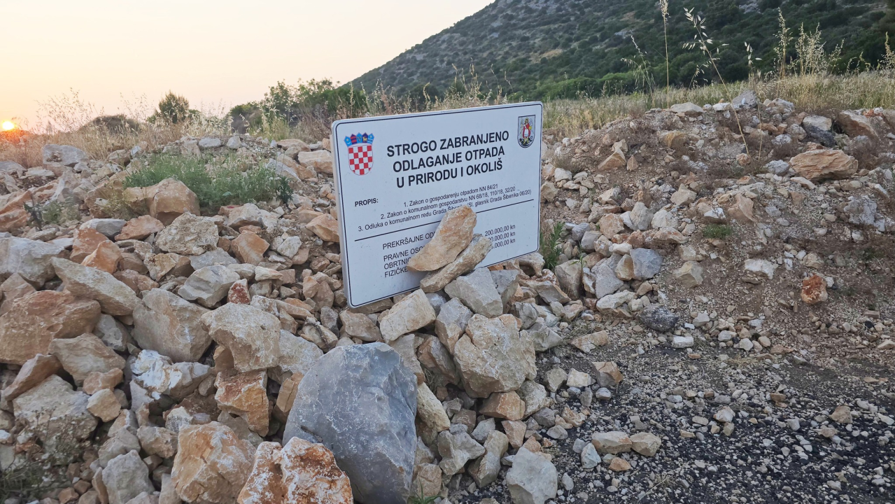 FOTO Dok čekamo hotele, stanove i dvoranu, na Batiželama niknulo divlje odlagalište otpada