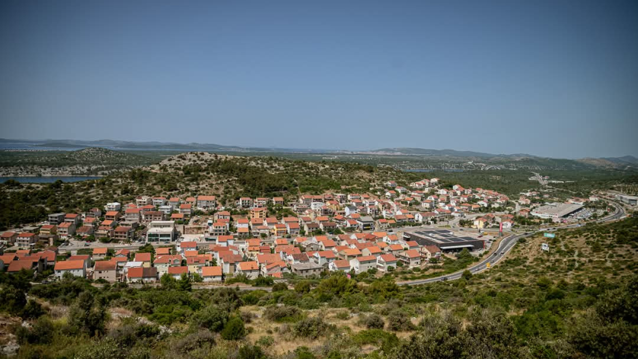 Nekretnine u Njivicama sve traženije, grad planira čvorove za lakši ulaz u Šibenik