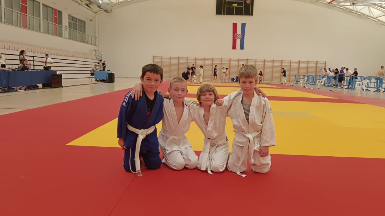Šibenčani izvrsni na Kupu sv. Ante: Judo klub Šibenik iz Omiša se vratio s čak 16 medalja
