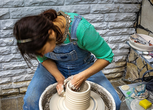 U sporom ritmu otoka i lončarskog kola Daliborka Škevin u Murteru stvara keramiku s dušom