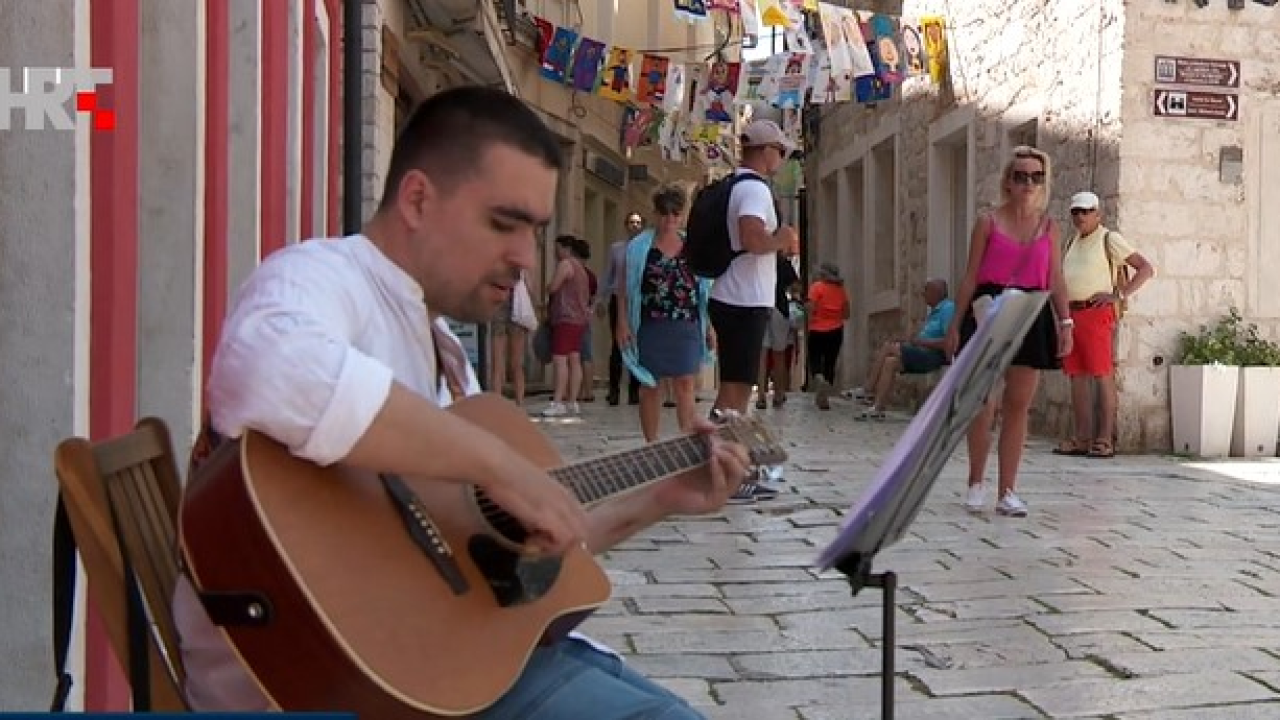 Glazbenik Ivan Milković po šibenskim kalama svira srcem: 'Glazba mi daje krila, a emocija mi je nagrada'