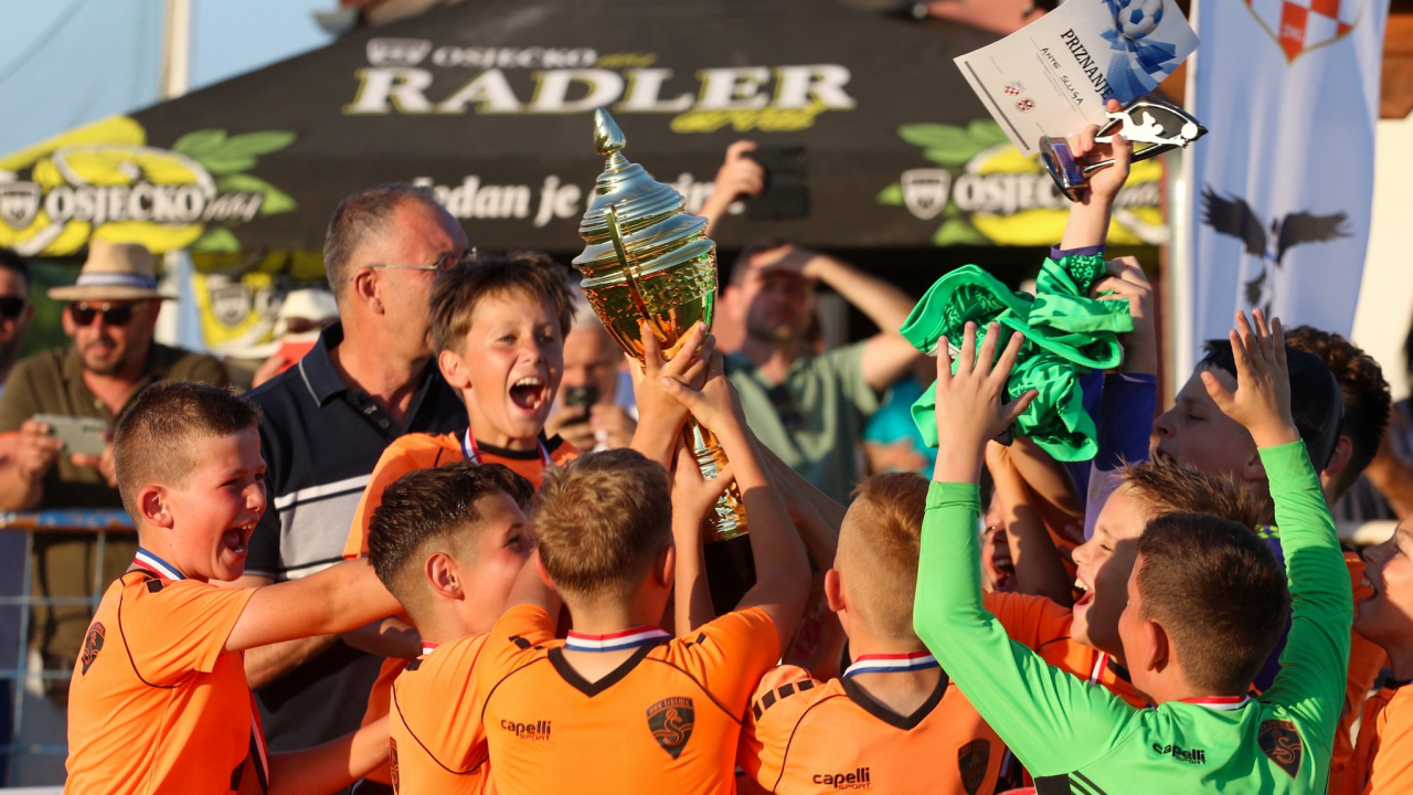 Nogometaši Šibenika U11 osvojili jaki međunarodni turnir u Livani