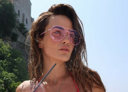 Fotografija 2 - Adriana Ćaleta Car oduševila u zavodljivom crvenom bikiniju