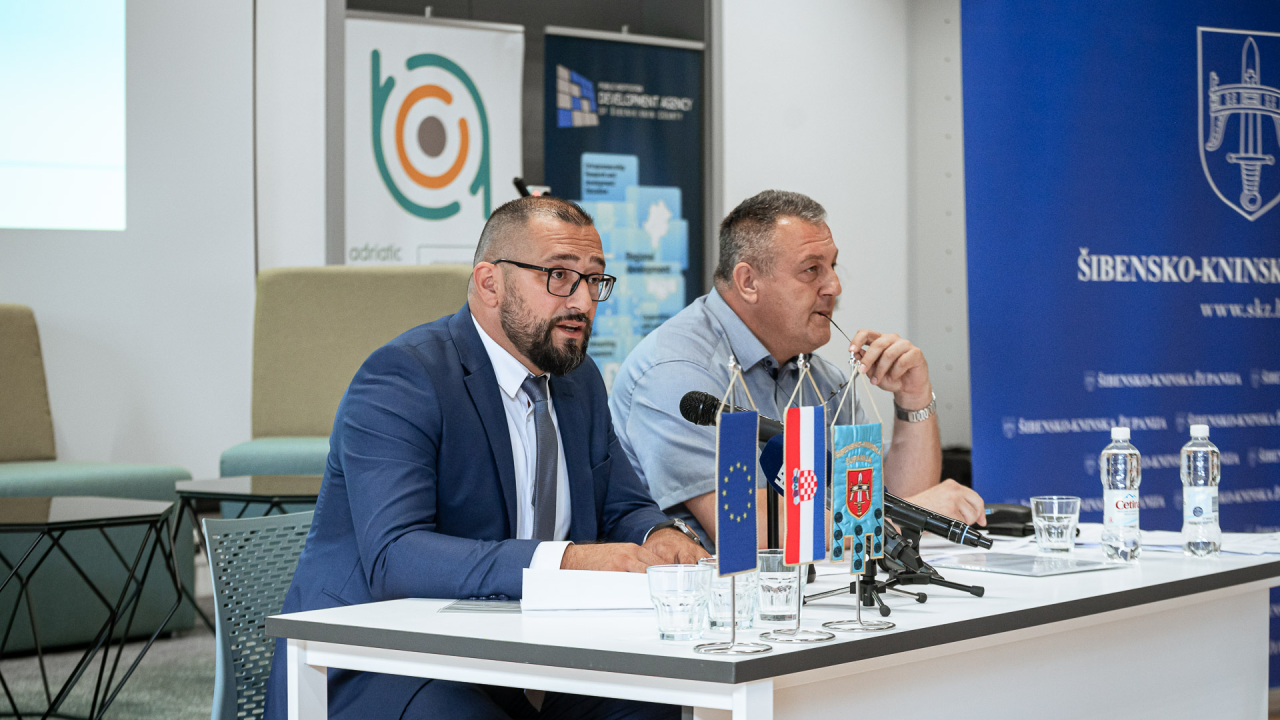 Ante Galić predsjednik Županijske skupštine, Baranović i Gulam potpredsjednici. Potonjeg Petrina nazvao izdajnikom: 'To je talog i gnjida društva'