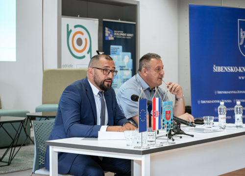 Fotografija 1 - FOTO Ante Galić predsjednik Županijske skupštine, Baranović i Gulam potpredsjednici. Potonjeg Petrina nazvao izdajnikom: 'To je talog i gnjida društva'