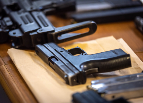 Mina, bombe, strojnice, puške, streljivo... od početka mjeseca građani šibenskoj policiji predali hrpu oružja