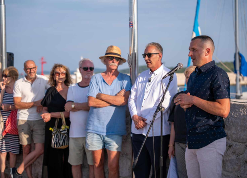Fotografija 3 - Predstavljen brončani 'Šime': Simbol vodičkih težaka s najljepšim pogledom na more