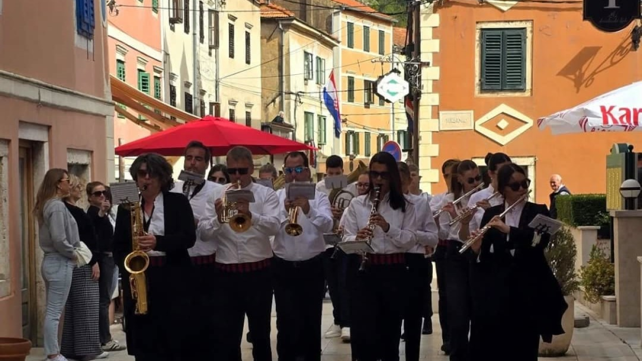 Glazbena promenada u Skradinu: Skradinski i karlovački glazbari prošetat će kroz grad u ritmu