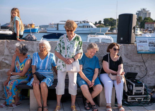 Fotografija 1 - Predstavljen brončani 'Šime': Simbol vodičkih težaka s najljepšim pogledom na more