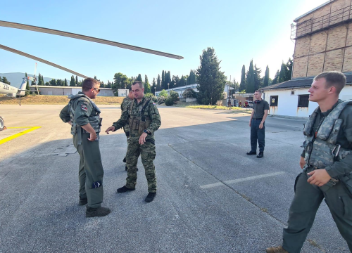 Fotografija 2 - Helikopter HRZ-a sudjelovao u dramatičnoj akciji spašavanja promrzle osobe na Biokovu