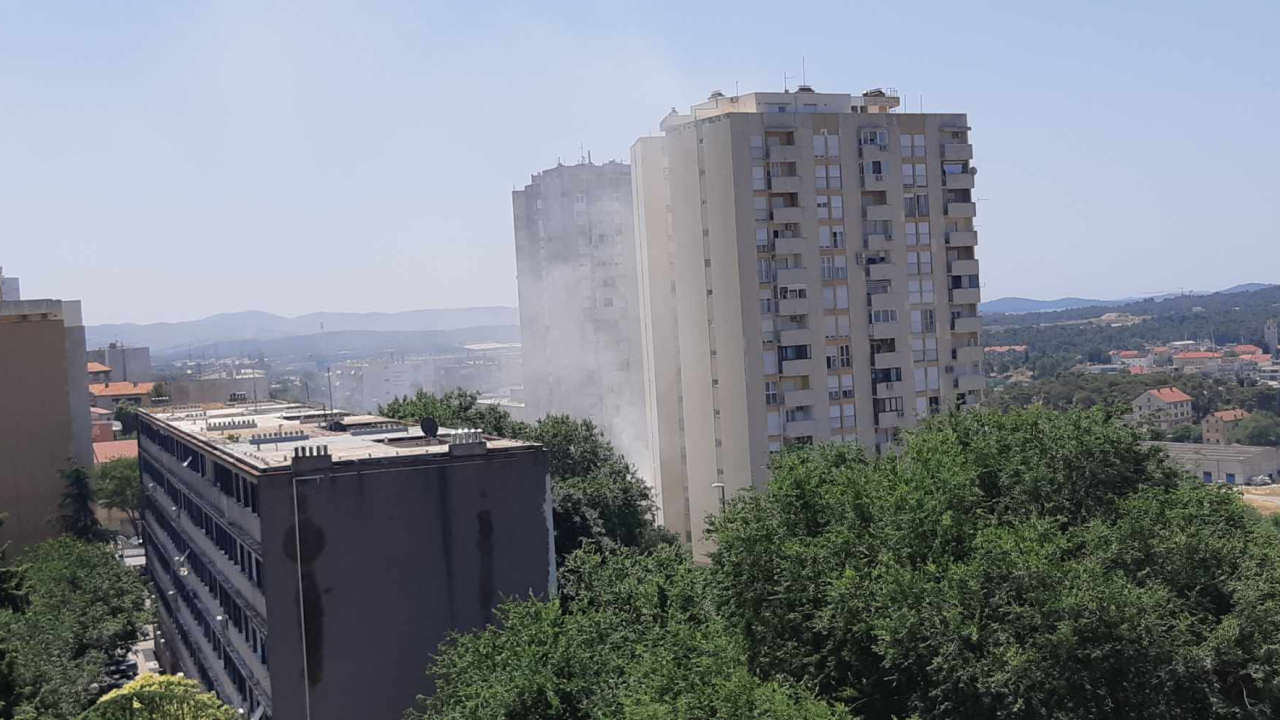 Zapalio se drveni otpad kod Bermuda