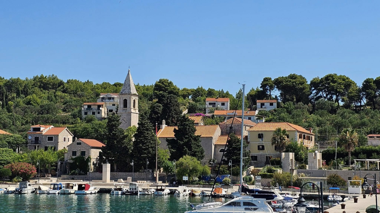 U noći s ponedjeljka na utorak na Prviću adulticidno tretiranje komaraca