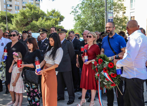 Fotografija 3 - Položeni vijenci na Baldekinu povodom 34. obljetnice osnutka slavne 113. brigade HV