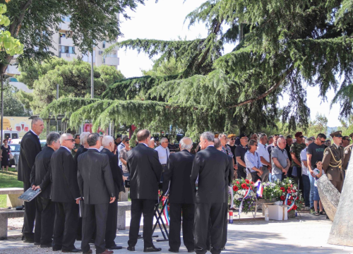 Fotografija 4 - Položeni vijenci na Baldekinu povodom 34. obljetnice osnutka slavne 113. brigade HV