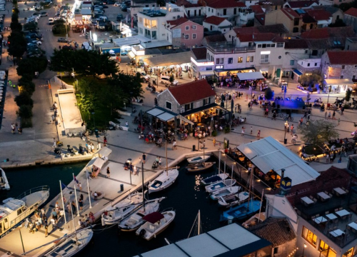 Na murterskoj Rudini večeras 'Klapska večer pod zvijedzama' uz klapu Iskon