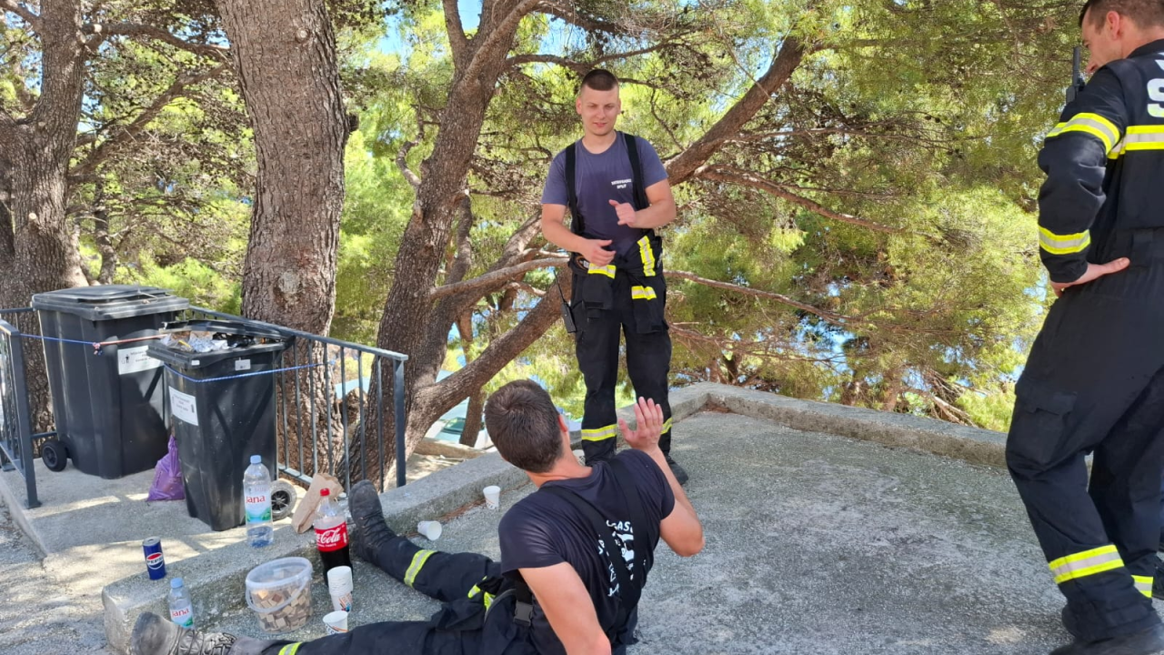 Požar kod Omiša pod nadzorom vatrogasaca