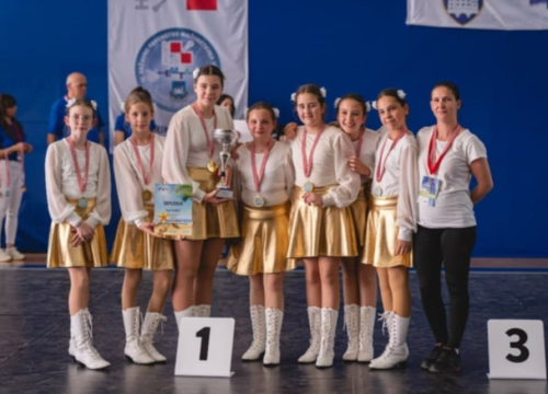 Fotografija 11 - Primoštenske mažoretkinje