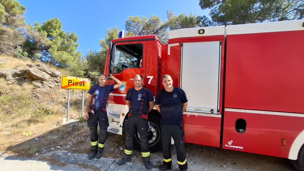 Vatrogasci nastavljaju dežurati na požarištu kod Omiša