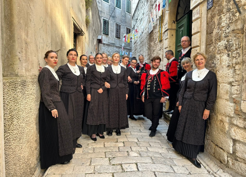 Fotografija 9 - Šibensko pjevačko društvo Kolo snima spot za pjesmu 'Kruna kralja Tomislava'