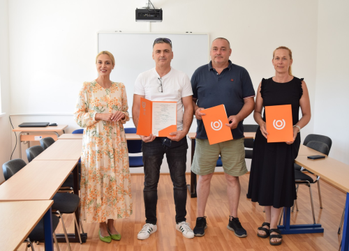 Fotografija 3 - Obukom za ekološke pčelare NP Krka i POU Knin potiču ekološku proizvodnju