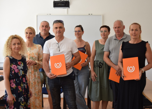 Fotografija 2 - Obukom za ekološke pčelare NP Krka i POU Knin potiču ekološku proizvodnju