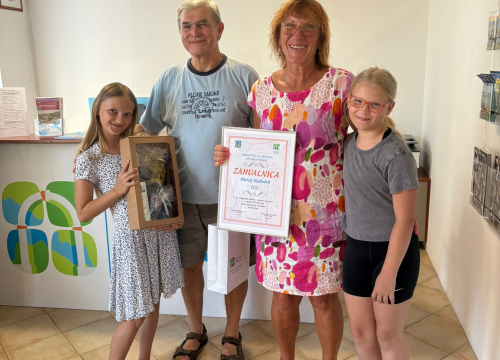 Fotografija 2 - Obitelj Sedlaček iz Češke 15 godina ljetuje u Pirovcu: Turistička zajednica im zahvalila na vjernosti