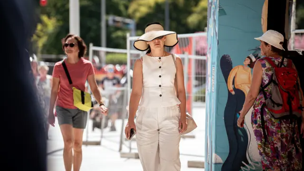 Pastelne nijanse, šeširi i oversized naočale – Šibenski ljetni stil u punom sjaju!