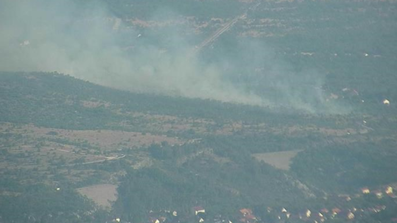 Požar kod Oćestova ugašen, pomagale i zračne snage