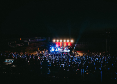 Fotografija 15 - Večer za pamćenje: Matija Cvek & The Funkensteins rasplesali publiku na Tvrđavi sv. Mihovila