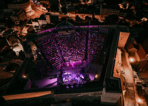 Fotografija 25 - Večer za pamćenje: Matija Cvek & The Funkensteins rasplesali publiku na Tvrđavi sv. Mihovila