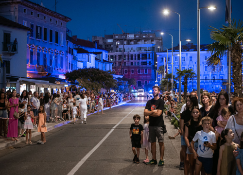Fotografija 21 - FOTO Nebo, zemlja i more spojili se na zatvaranju MDF-a, predstava neke oduševila, drugi tvrde da je primjerenija za Burning Man