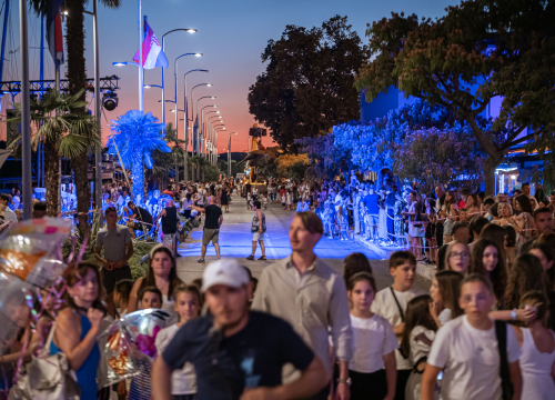 Fotografija 9 - FOTO Nebo, zemlja i more spojili se na zatvaranju MDF-a, predstava neke oduševila, drugi tvrde da je primjerenija za Burning Man
