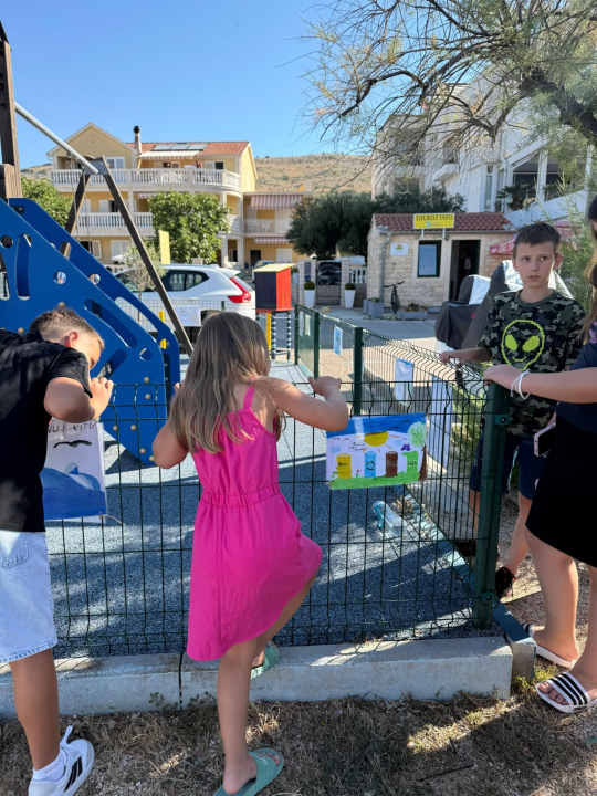 Zastanite i uživajte u dječjim radovima u Donjim Banovcima