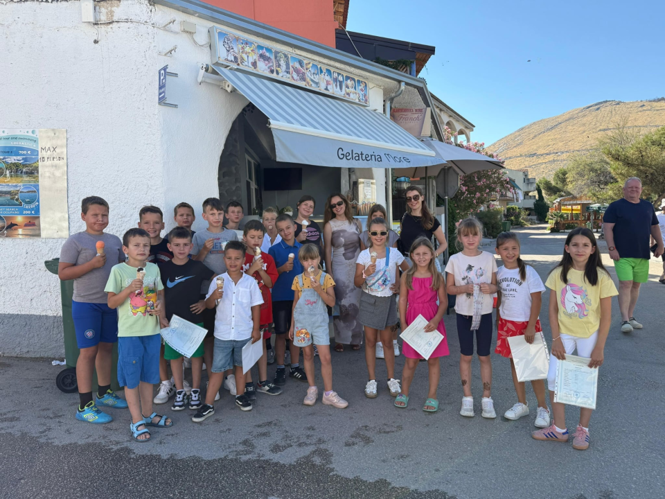 Zastanite i uživajte u dječjim radovima u Donjim Banovcima