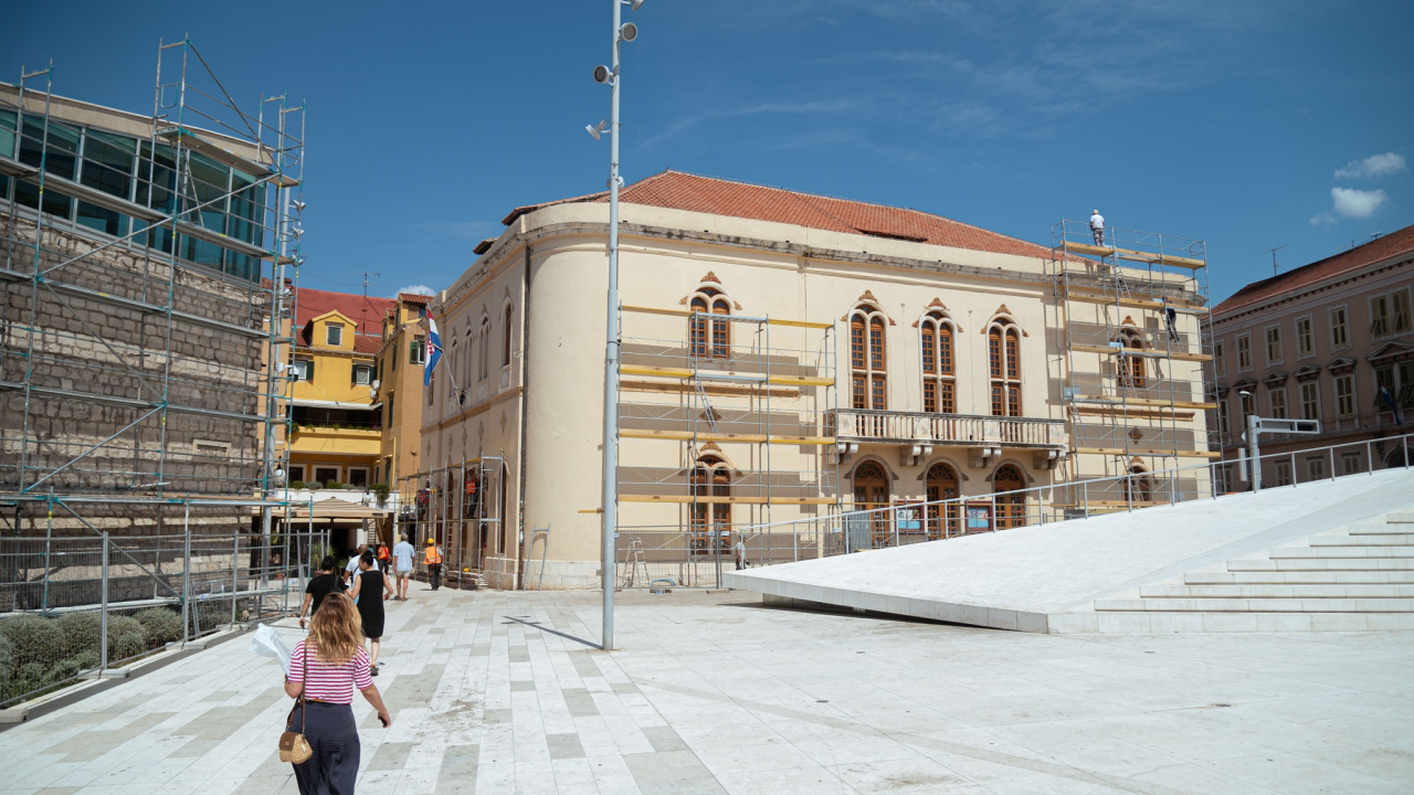 Razglednica iz Šibenika: Između skela, bogate baštine i turističkog ritma