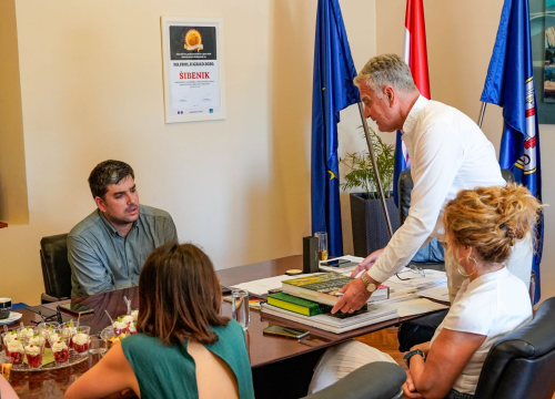 Fotografija 2 - Gradonačelnik Burić primio organizatore MDF-a: 'Siguran sam da će Dječji festival i dalje rasti i razvijati se'