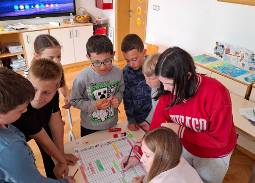 Fotografija 10 - Učenici Katoličke škole u Šibeniku 'Zavrtjeli krug promjena'