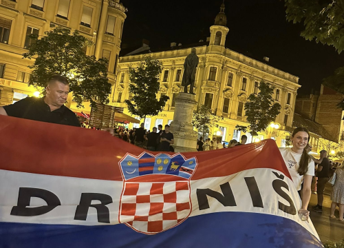 Fotografija 11 - Čavoglave, Drniš, Otavice: Zagreb okupiralo mnoštvo Thompsonovih fanova s hrvatskim zastavama