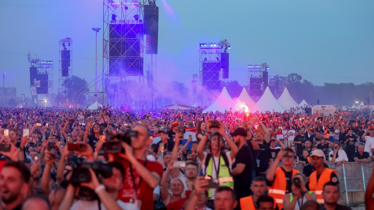 Koncert na Hipodromu počeo vatrometom. Thompson: 'Vratimo se svojim kršćanskim korijenima'