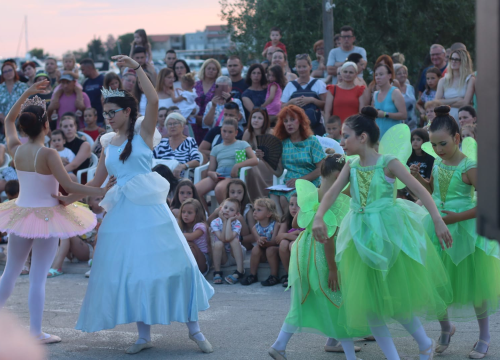 Fotografija 7 - Mlade tribunjske balerine pretvorile Pirovac u vilinsku pozornicu