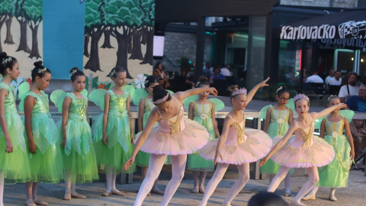 'Tajna u šumi vila': Mlade tribunjske balerine pretvorile Pirovac u vilinsku pozornicu