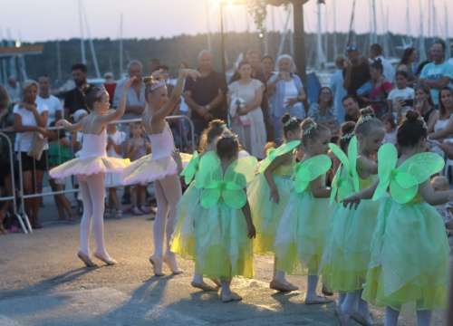 Fotografija 1 - Mlade tribunjske balerine pretvorile Pirovac u vilinsku pozornicu