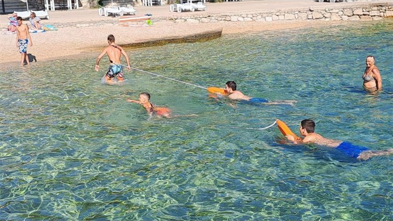 Svladavanje vještina i osnove prve pomoći: Zlarin domaćin prvog tečaja Junior-spasilac za djecu